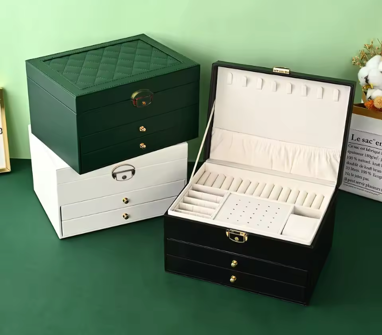 Boîte à bijoux en cuir élégant